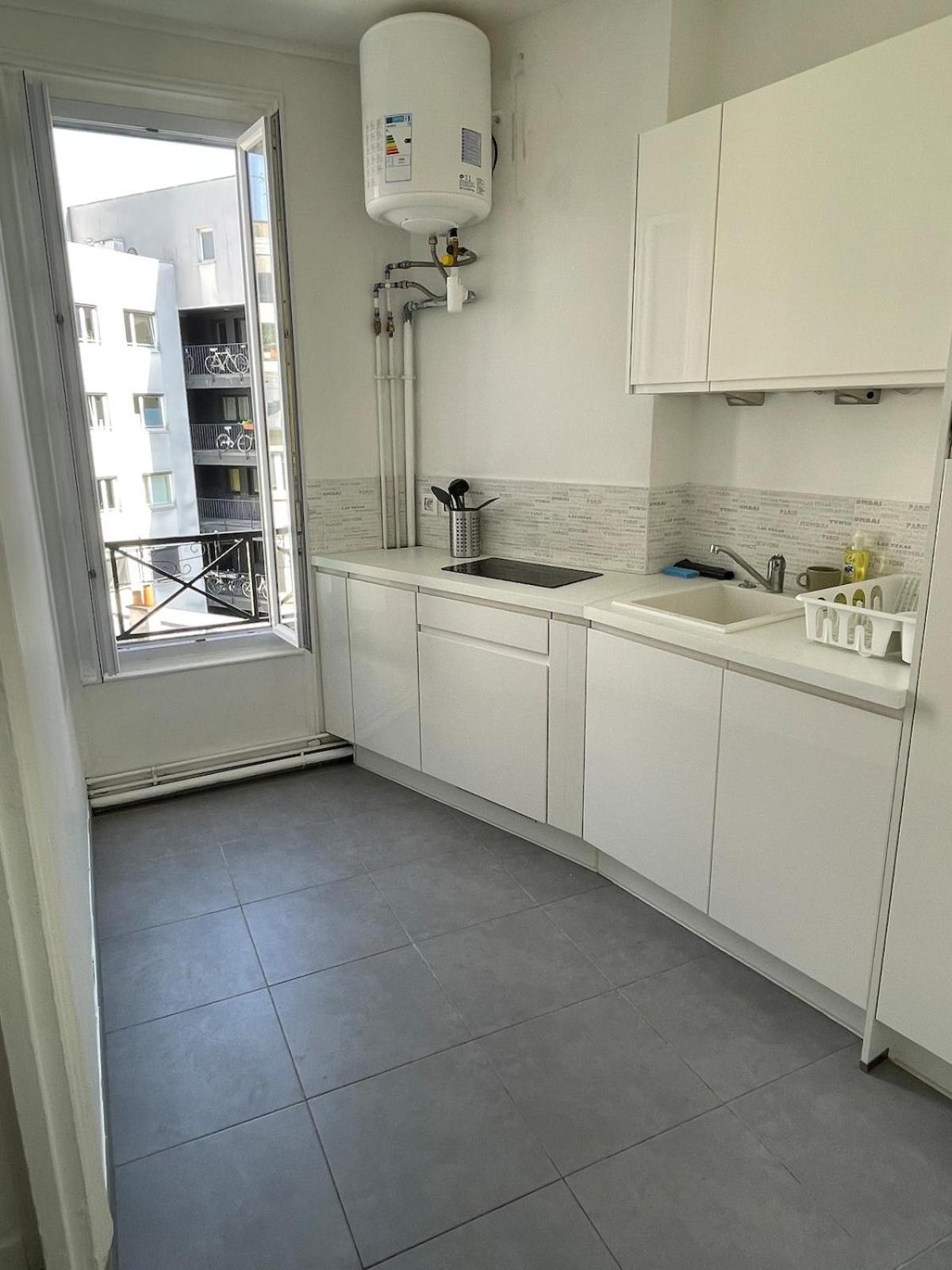 19 Bright, Close To Transport Apartment